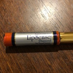Lipsense.